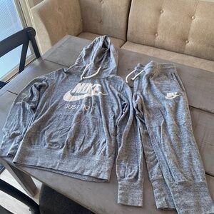 Womens Nike capri hoodie set medium